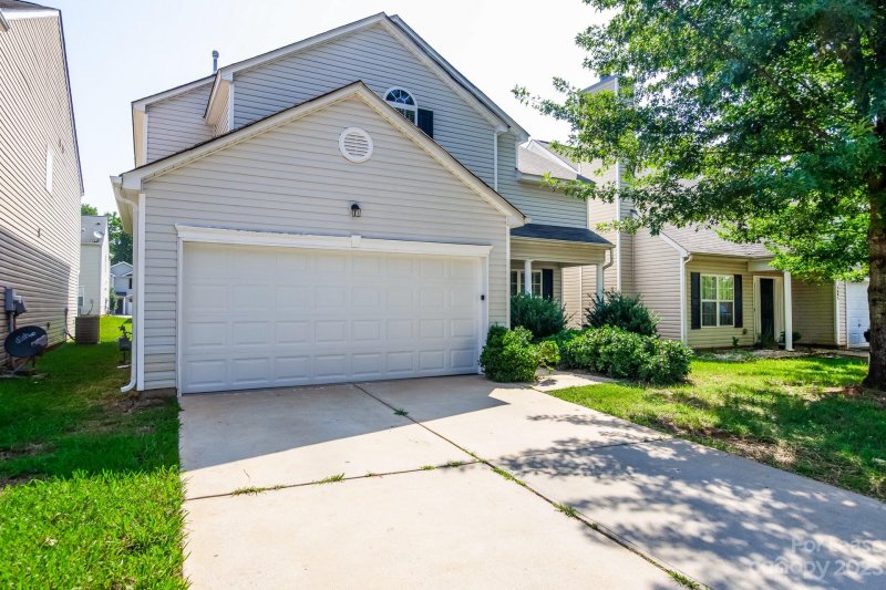 Property image 2 at 2737 Reid Meadows Drive, Charlotte, NC 28208