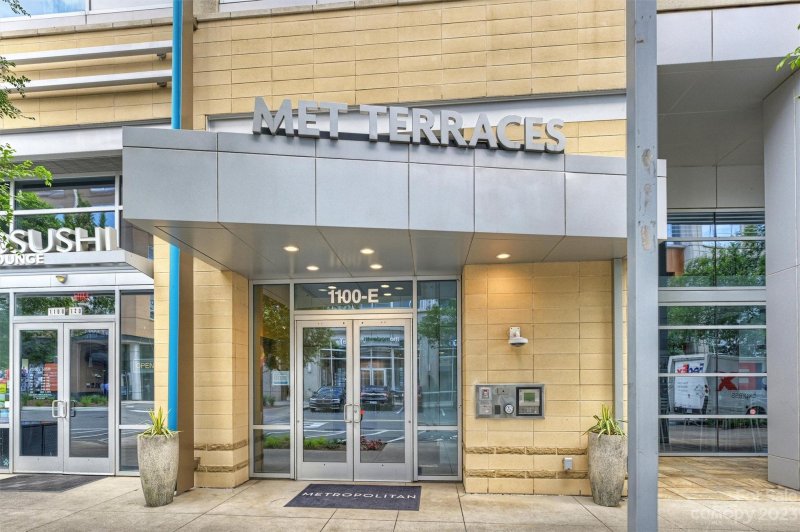 Property image 3 at 1100 Metropolitan Avenue, Charlotte, NC 28204