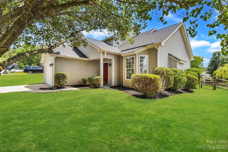 Property image 3 at 1025 Duck Point Drive, Concord, NC 28025