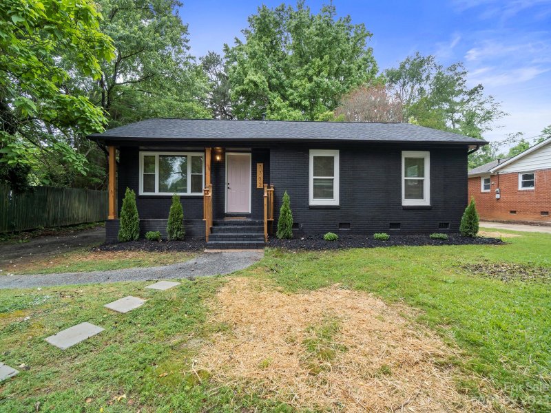 Property image 2 at 7732 Wallace Lane, Charlotte, NC 28212