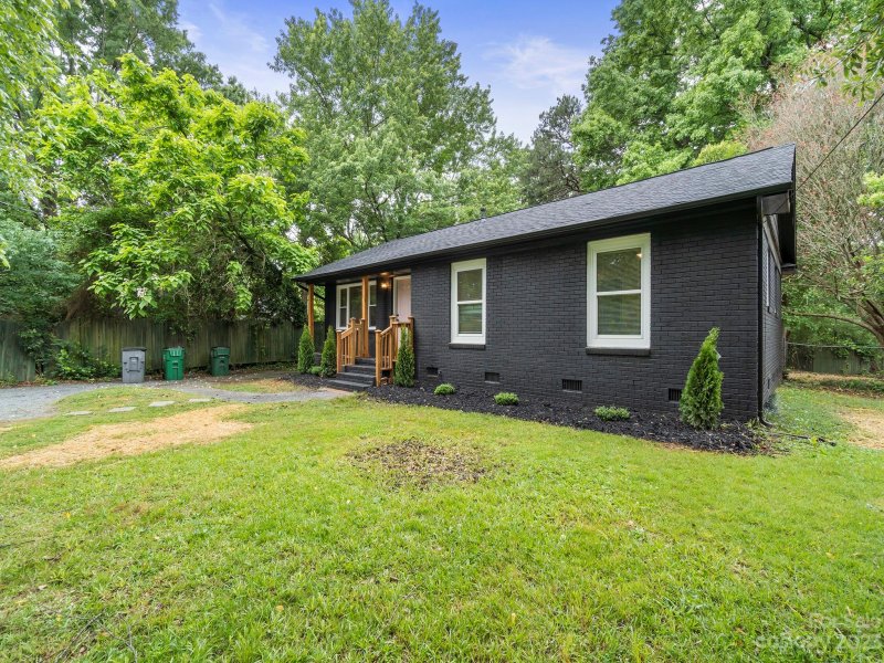 Property image 3 at 7732 Wallace Lane, Charlotte, NC 28212