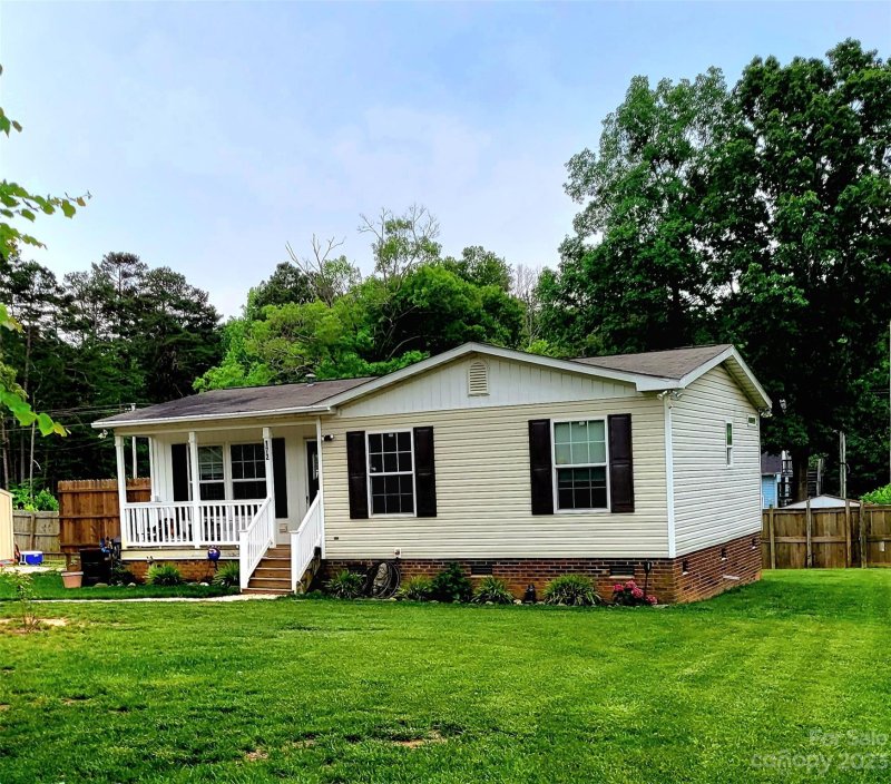 Property image 2 at 172 3rd Avenue, New London, NC 28127