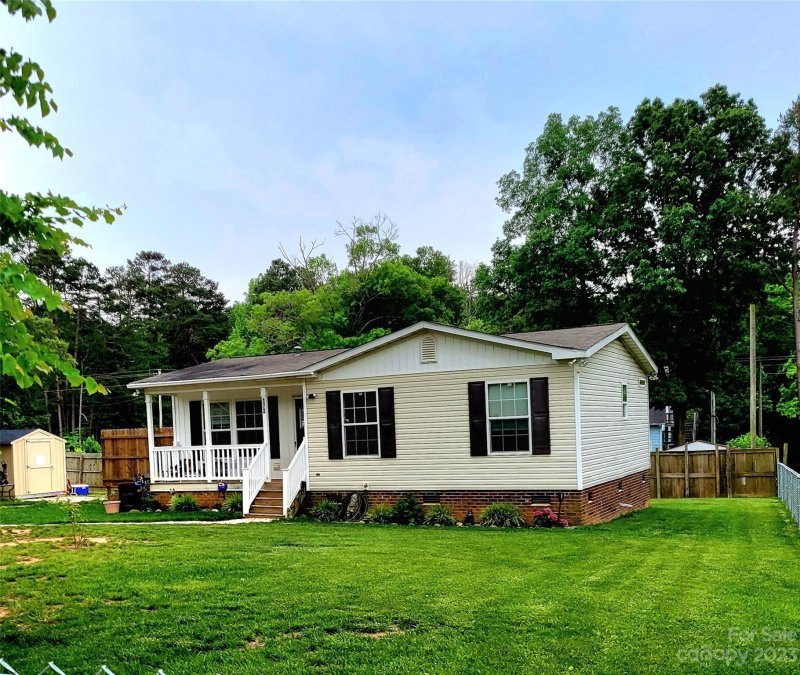 Property image 3 at 172 3rd Avenue, New London, NC 28127