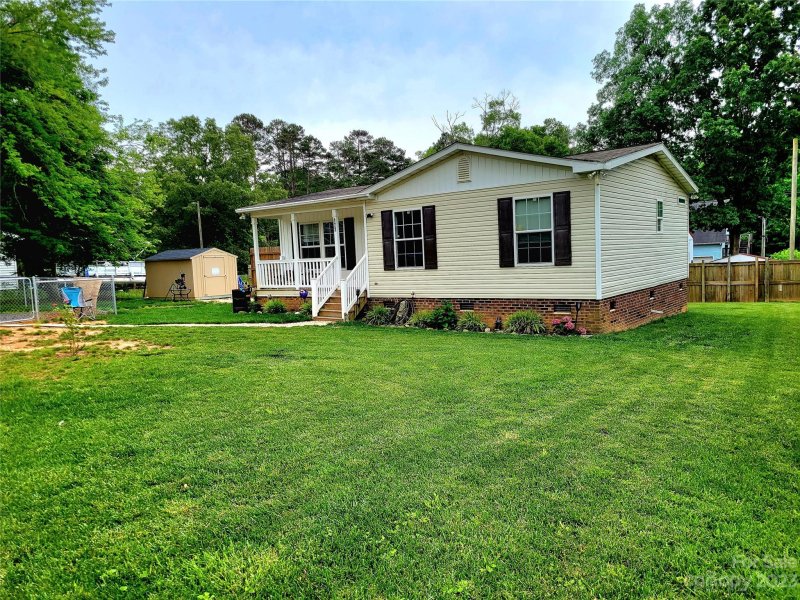 Property image 4 at 172 3rd Avenue, New London, NC 28127