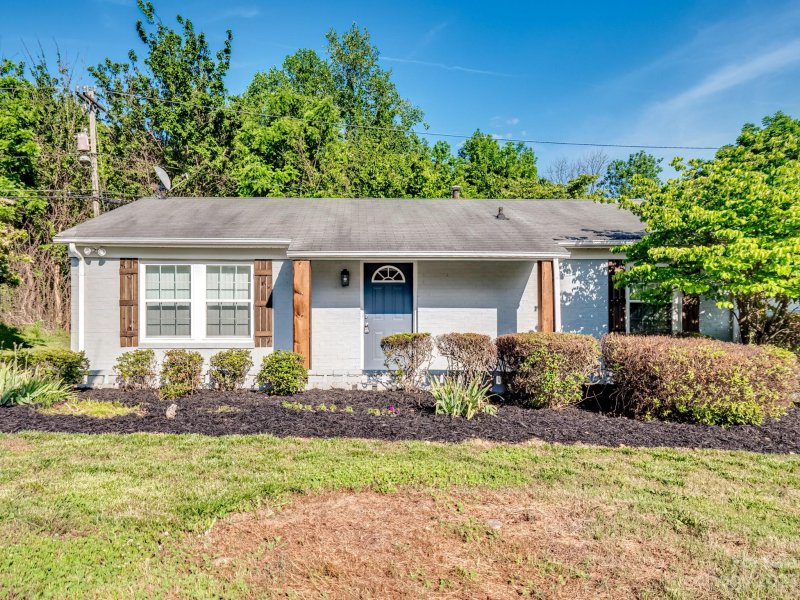 Property image 2 at 3610 Braden Drive, Charlotte, NC 28216