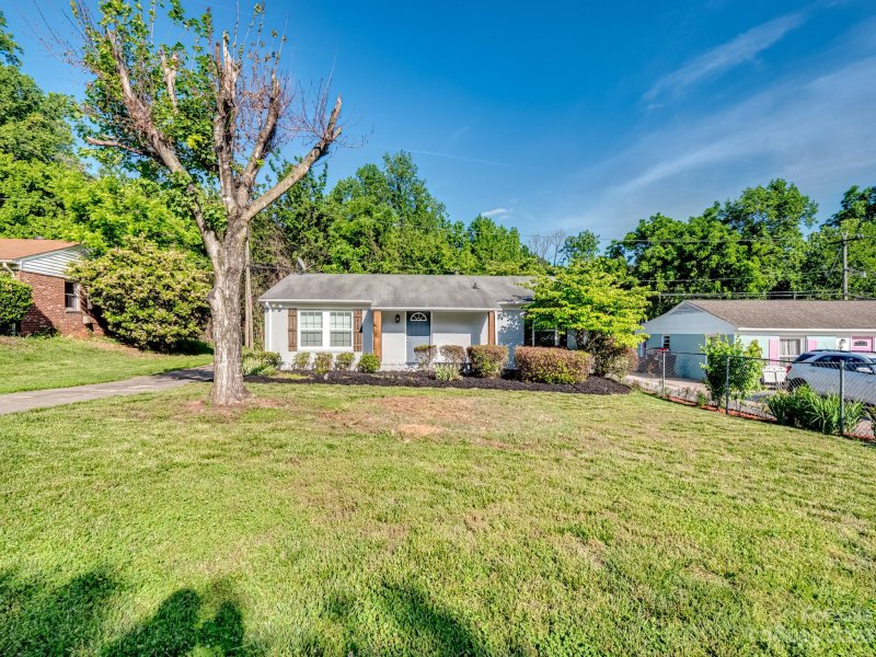 Property image 3 at 3610 Braden Drive, Charlotte, NC 28216