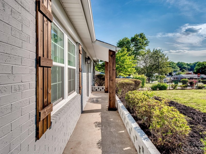 Property image 4 at 3610 Braden Drive, Charlotte, NC 28216