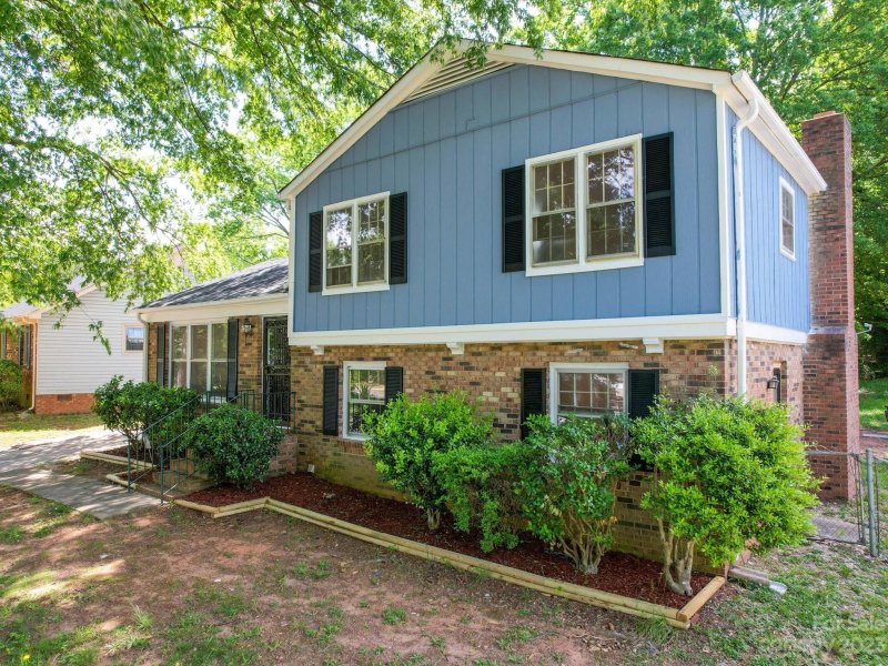 Property image 2 at 5407 Autumn End Circle, Charlotte, NC 28212