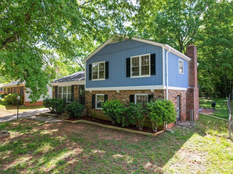 Property image 3 at 5407 Autumn End Circle, Charlotte, NC 28212