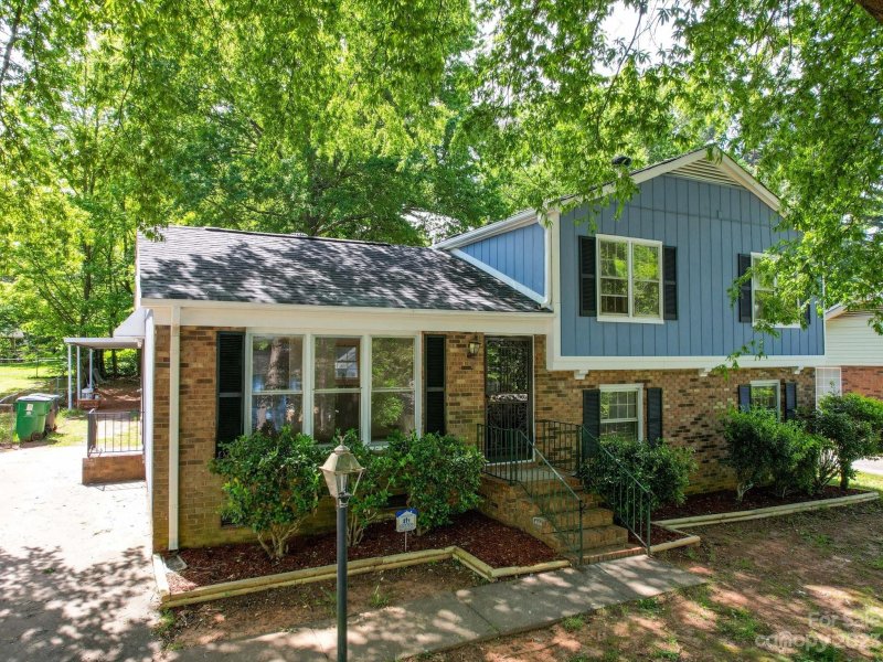 Property image 4 at 5407 Autumn End Circle, Charlotte, NC 28212