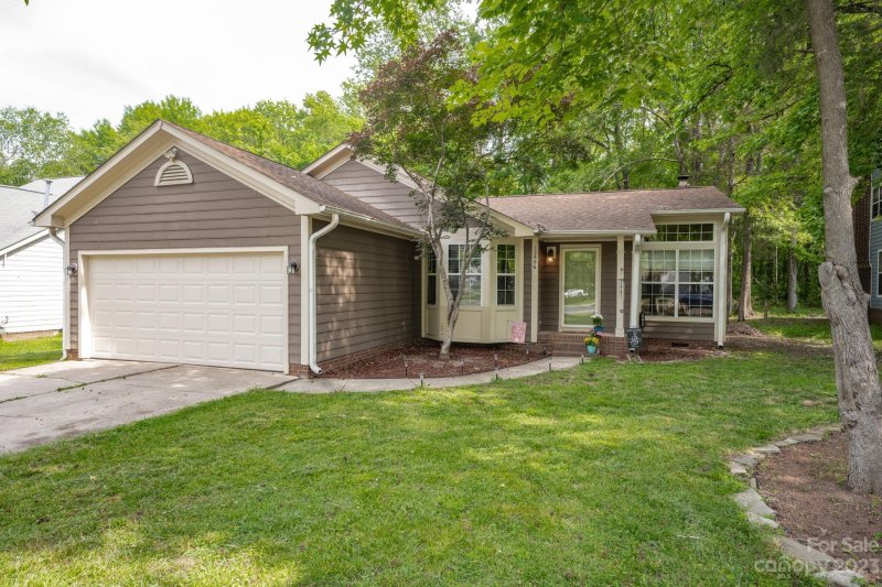 12806 Hedgeway Drive