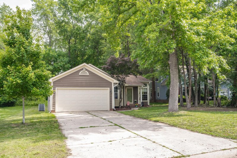 Property image 2 at 12806 Hedgeway Drive, Charlotte, NC 28278