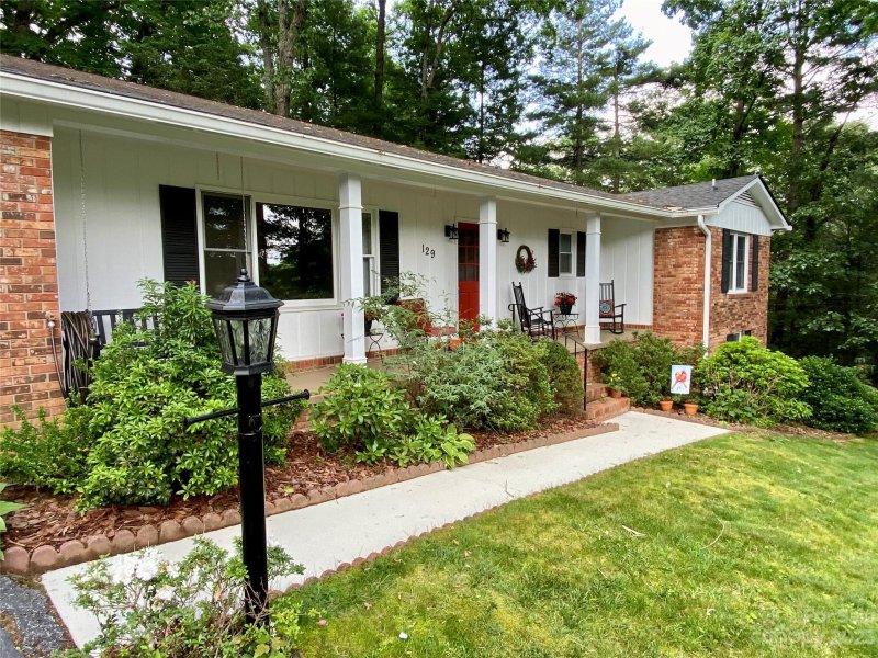 Property image 2 at 129 Long John Drive, Hendersonville, NC 28791