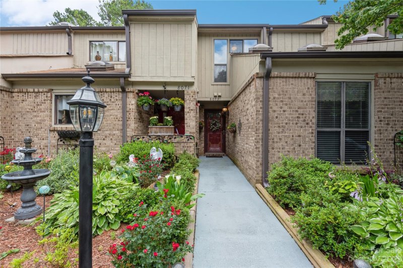 Property image 3 at 8073 Charter Oak Lane, Charlotte, NC 28226