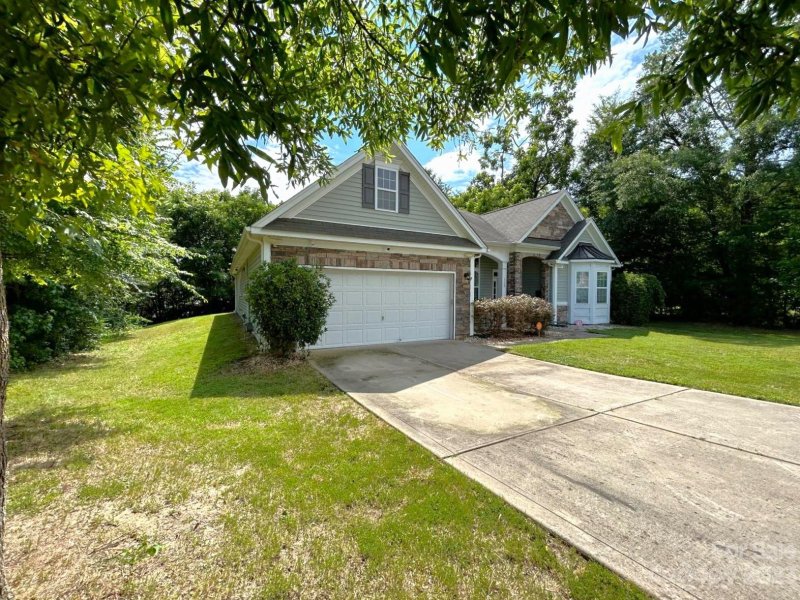 Property image 2 at 112 Matuka Court, Mount Holly, NC 28120