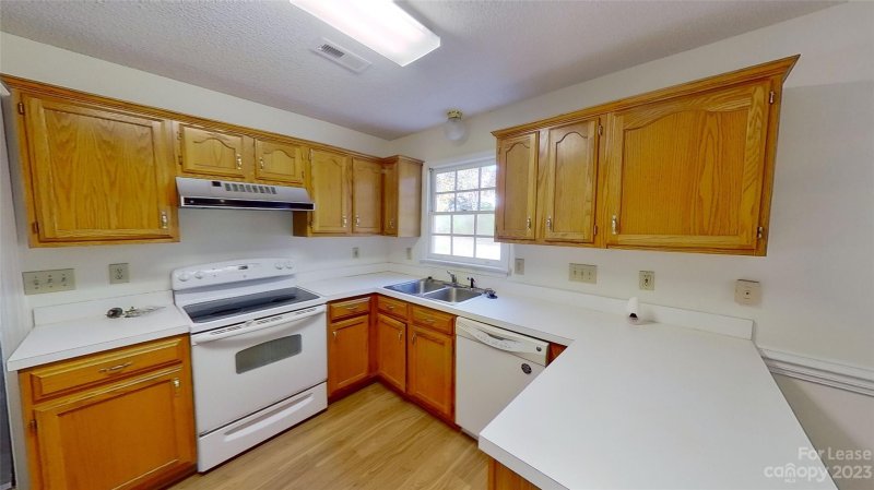 Property image 3 at 2430 Kirkholm Drive, Matthews, NC 28105