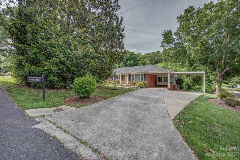 Property image 3 at 112 Point Circle, Belmont, NC 28012