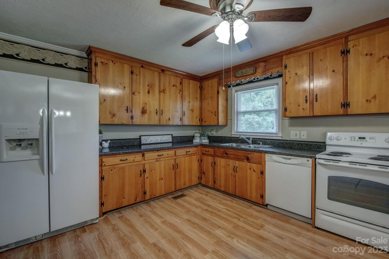 Property image 5 at 112 Point Circle, Belmont, NC 28012