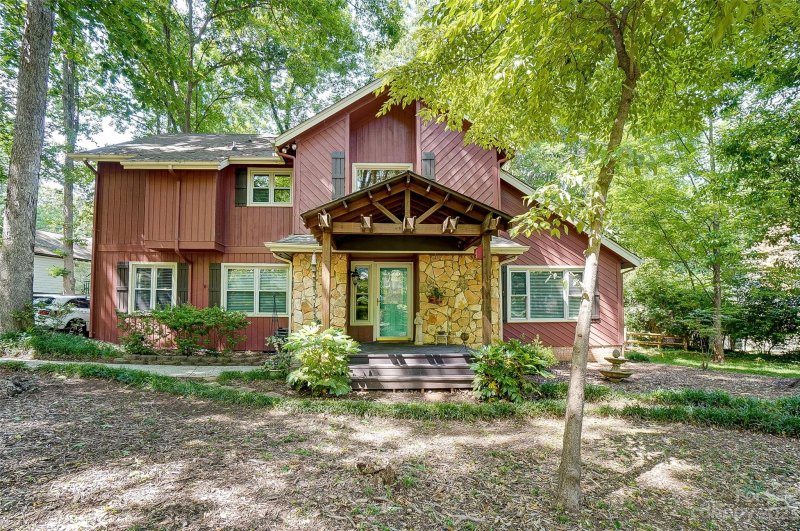 1719 Wandering Way Drive