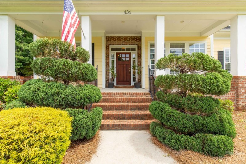 Property image 2 at 434 Leaf Arbor Court, Lake Wylie, SC 29710