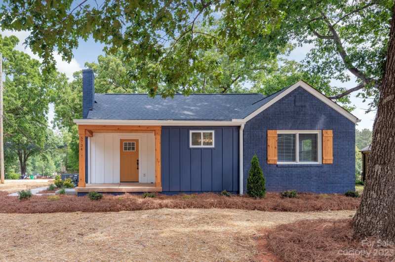 Property image 2 at 5734 Oak Drive, Charlotte, NC 28216