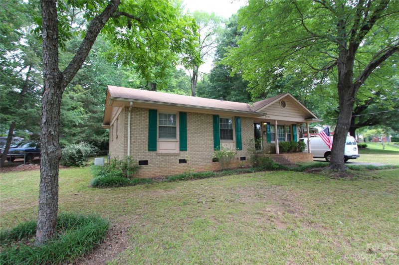 Property image 2 at 2219 Maplecrest Drive, Charlotte, NC 28212