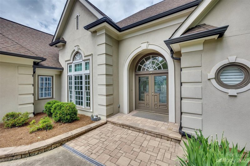 Property image 3 at 16017 Riverpointe Drive, Charlotte, NC 28278
