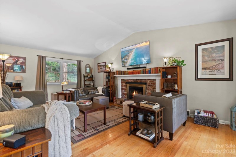 Property image 3 at 2 Squirrel Hill Road, Asheville, NC 28804