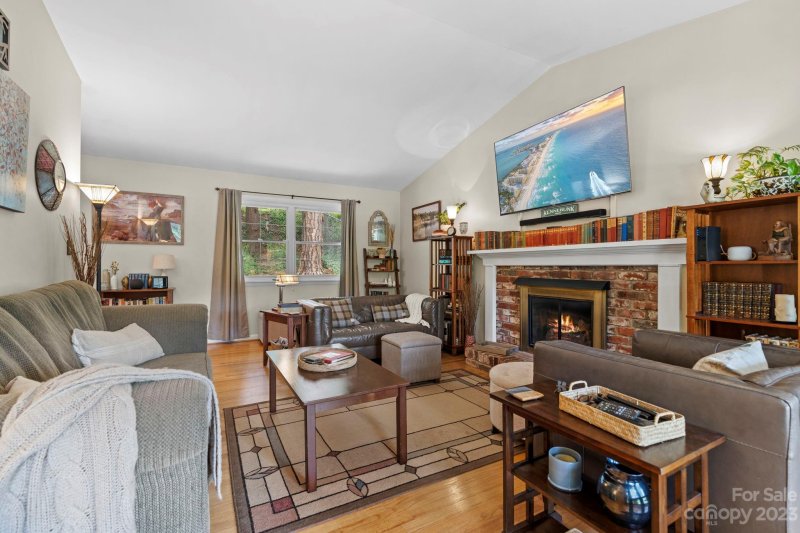 Property image 5 at 2 Squirrel Hill Road, Asheville, NC 28804