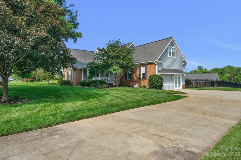 Property image 4 at 107 S Gibbs Road, Mooresville, NC 28117