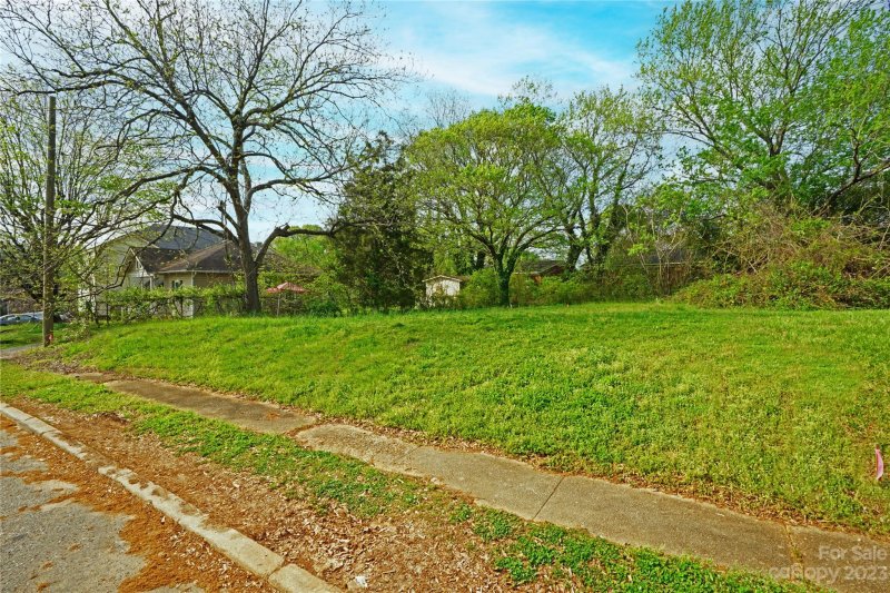 Property image 3 at 910 W 5th Avenue, Gastonia, NC 28052