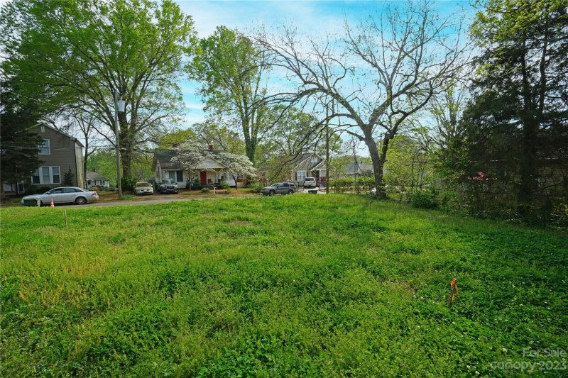 Property image 4 at 910 W 5th Avenue, Gastonia, NC 28052