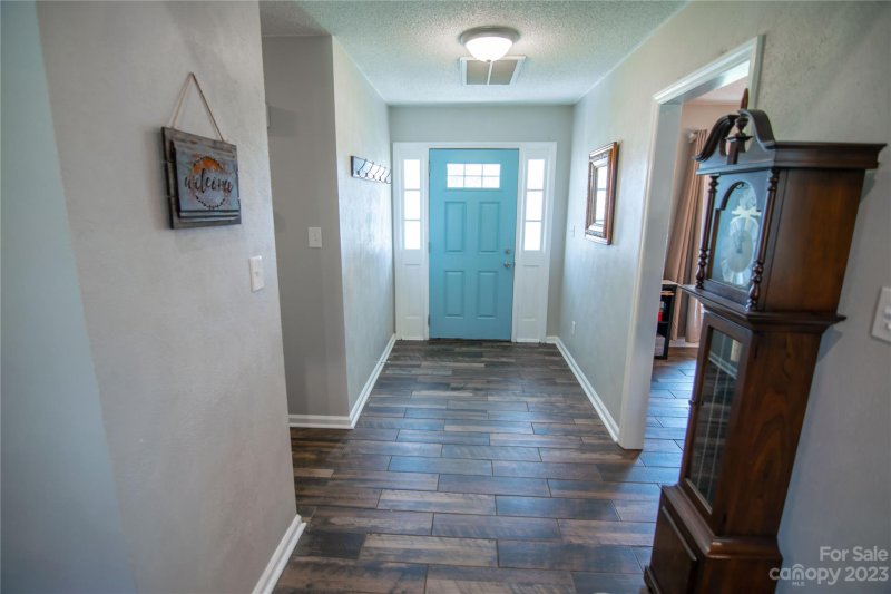 Property image 4 at 10430 Queensmead Circle, Charlotte, NC 28273