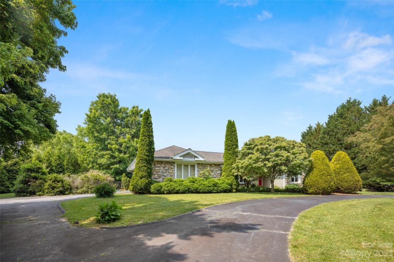 Property image 3 at 1000 Butternut Trail, Hendersonville, NC 28739