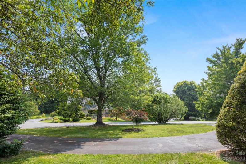 Property image 4 at 1000 Butternut Trail, Hendersonville, NC 28739