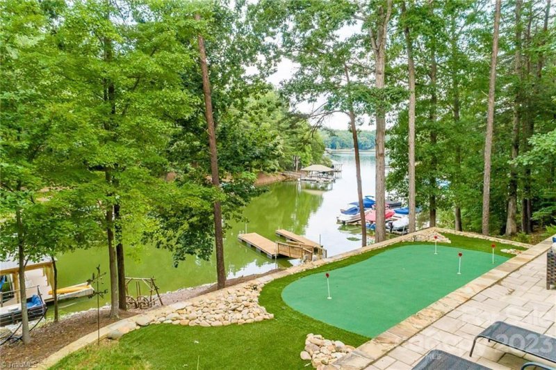 Property image 3 at 8914 Linden Grove Court, Sherrills Ford, NC 28673