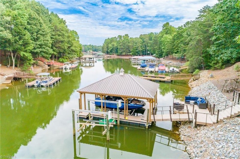 Property image 5 at 8914 Linden Grove Court, Sherrills Ford, NC 28673