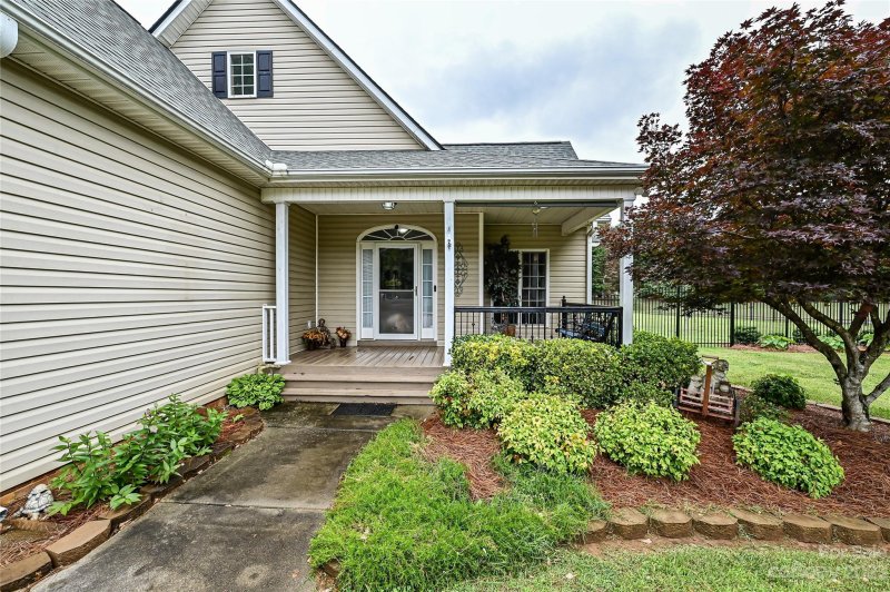 Property image 2 at 310 Little Daisy Lane, York, SC 29745