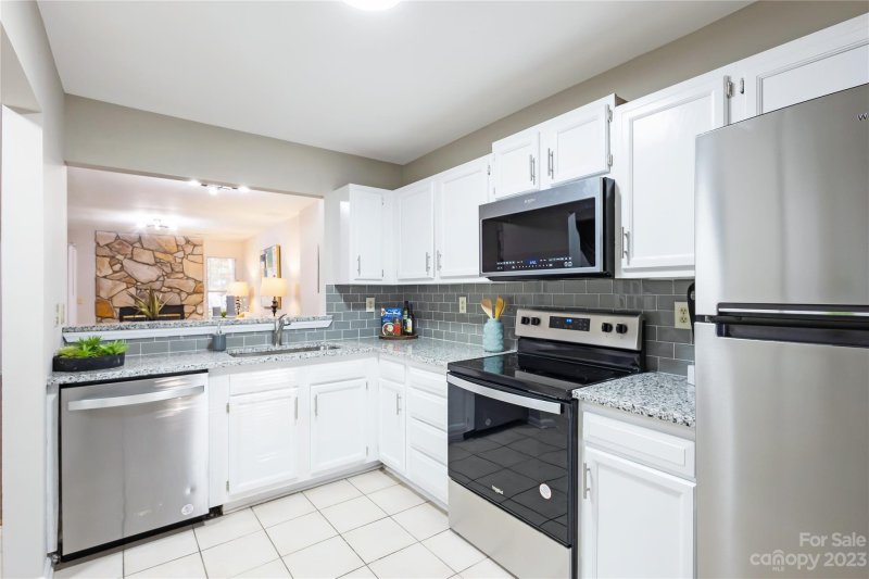 Property image 5 at 6356 Windsor Gate Lane, Charlotte, NC 28215