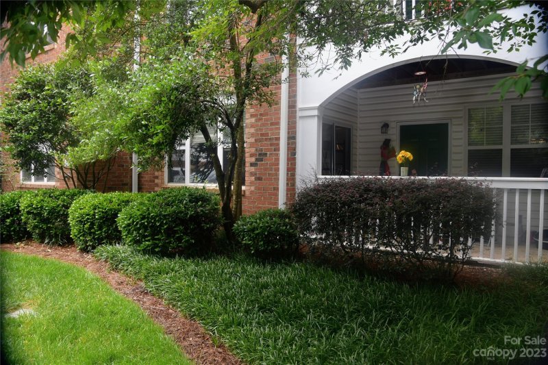 Property image 2 at 5601 Fairview Road, Charlotte, NC 28209