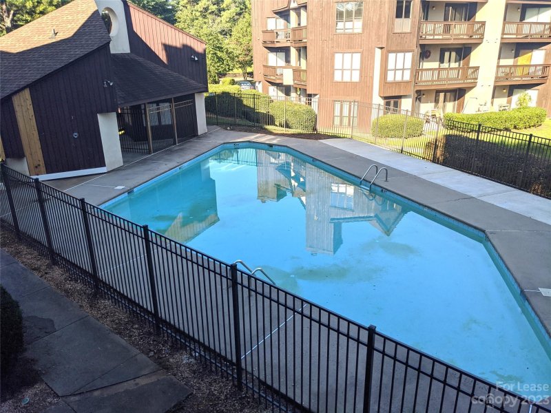 Property image 3 at 8125 Cedar Glen Drive, Charlotte, NC 28212