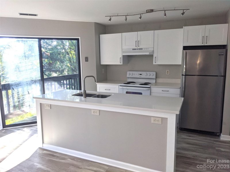 Property image 5 at 8125 Cedar Glen Drive, Charlotte, NC 28212