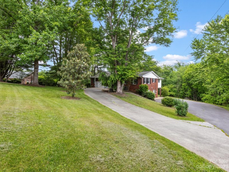 Property image 4 at 89 Twin Lakes Drive, Candler, NC 28715