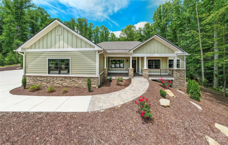 Property image 2 at 172 N Ridgeview Hill Drive, Hendersonville, NC 28791