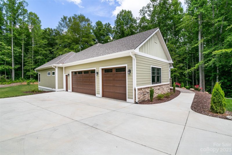 Property image 3 at 172 N Ridgeview Hill Drive, Hendersonville, NC 28791