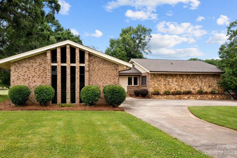 Property image 2 at 1401 Stoneyridge Drive, Charlotte, NC 28214