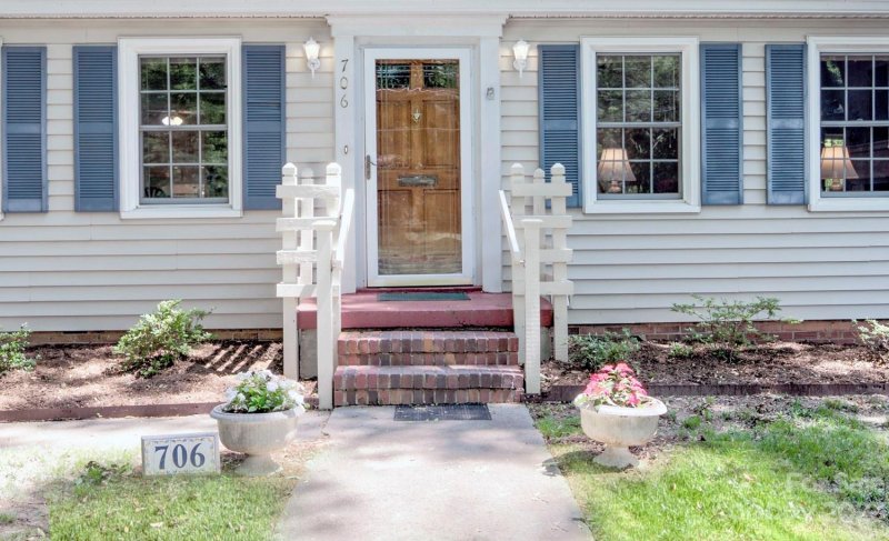 Property image 2 at 706 Carolina Avenue, Gastonia, NC 28052