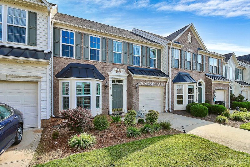 Property image 2 at 318 Shingleoak Drive, Lake Wylie, SC 29710