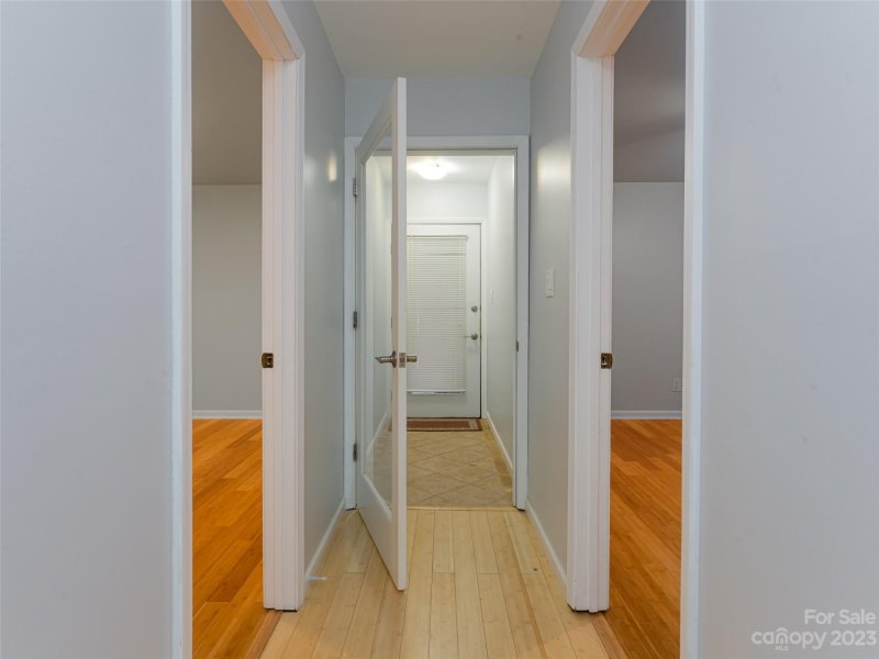 Property image 4 at 302 Woodfield Drive, Asheville, NC 28803