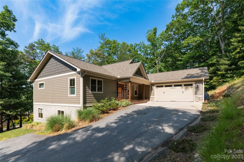 Property image 2 at 494 Rockmoor Way, Hendersonville, NC 28791